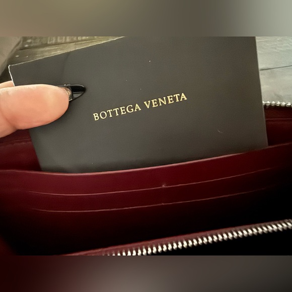 Beautiful Intrecciato Wine/Cranberry Leather Wallet - Picture 5 of 9